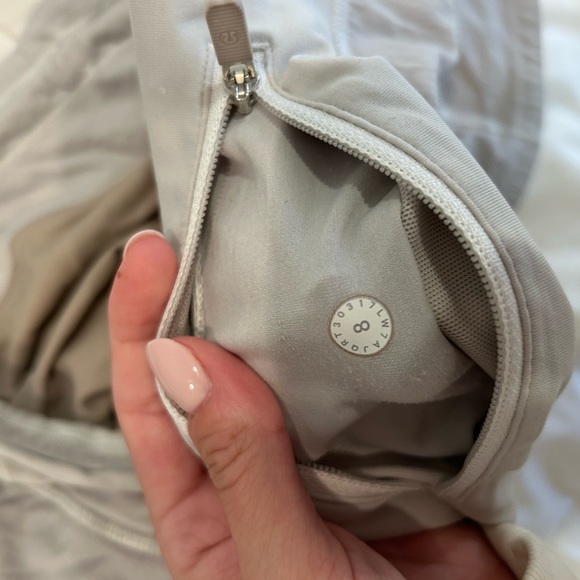 Lululemon Speed up short 2.5” - Picture 3 of 4